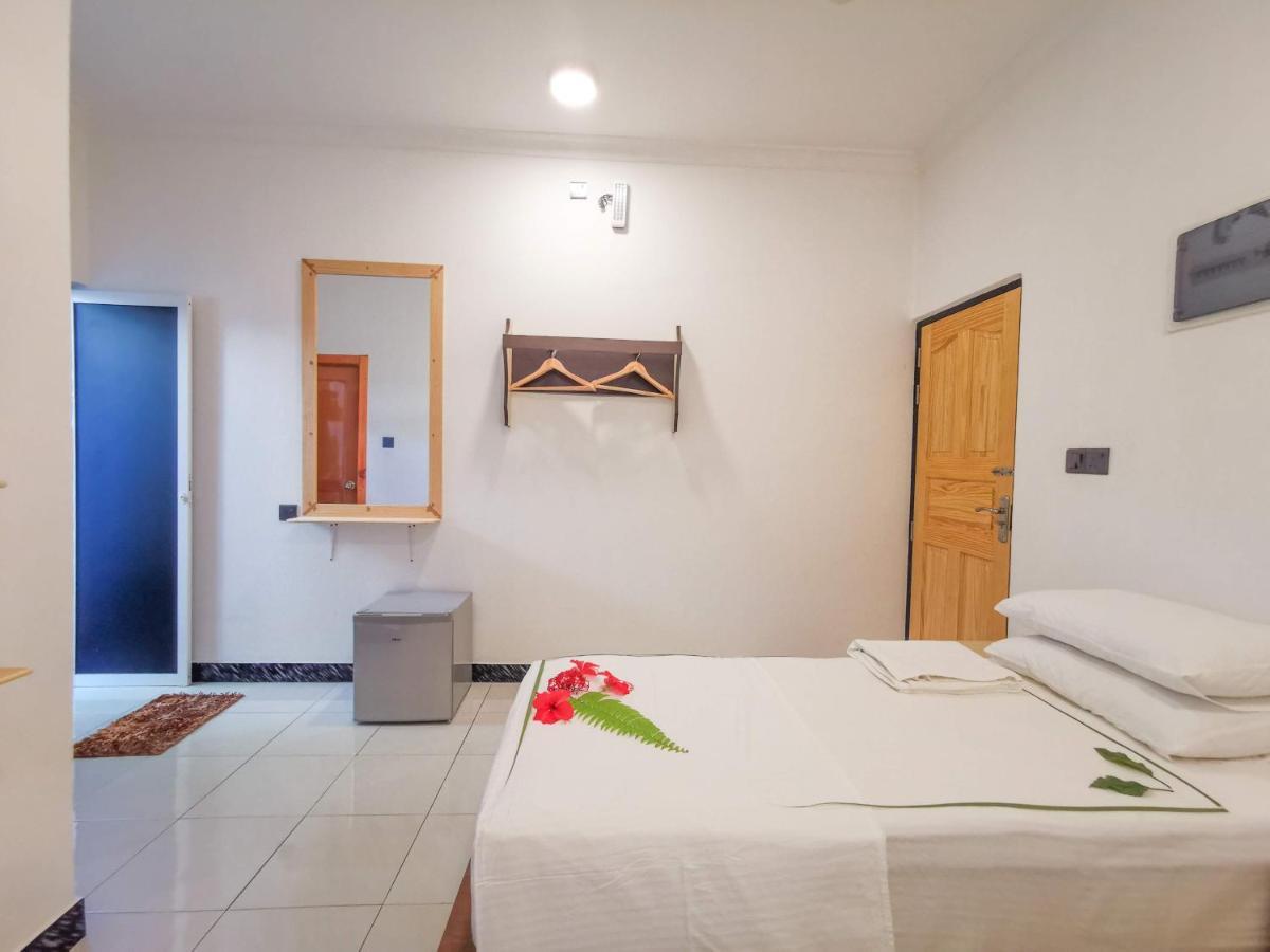 Sky Inn Thoddoo Extérieur photo